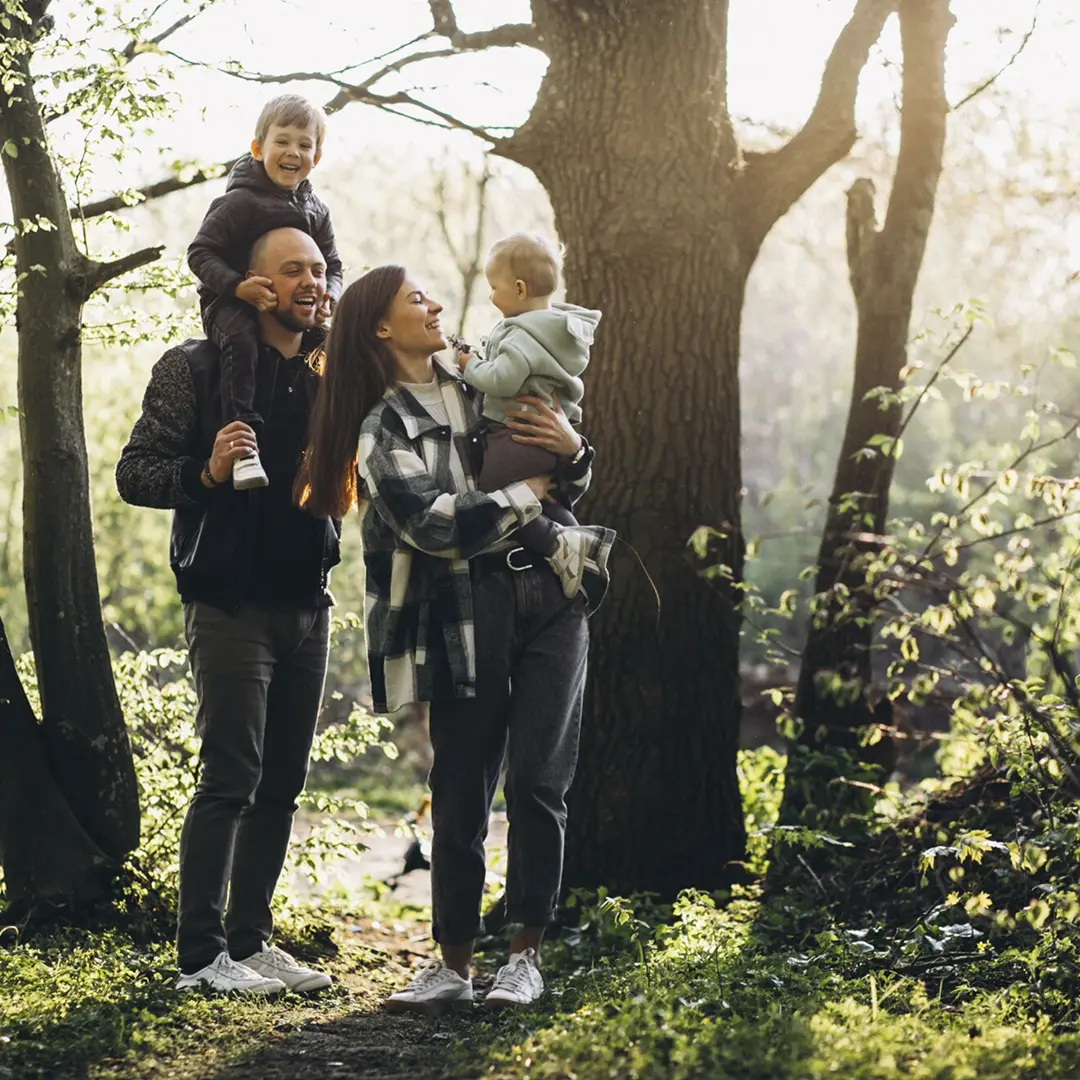 Fisher-Park-Partments-Faily-Activity-Freepik